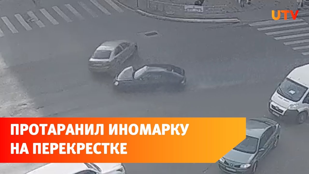 В Уфе на оживленном перекрестке столкнулись две легковушки - YouTube
