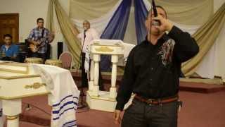 Evanglista Julian Fernandez Cantando