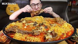 국물이 끝내주네요ㅋㅋ 압력솥 소갈비가들어간 열라면에 밥까지 말아서 먹방ㅎ MUKBANG