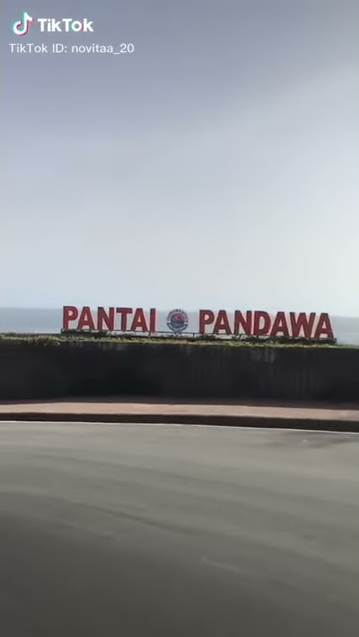 Jalan di pantai berdua sama pacar sya