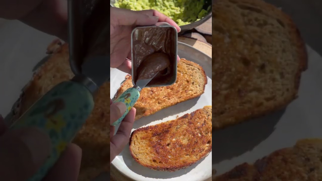 Almond butter toast & the famous avocado toast