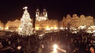 360 video: Christmas Atmosphere at Old Town Square, Prague, Czech Republic