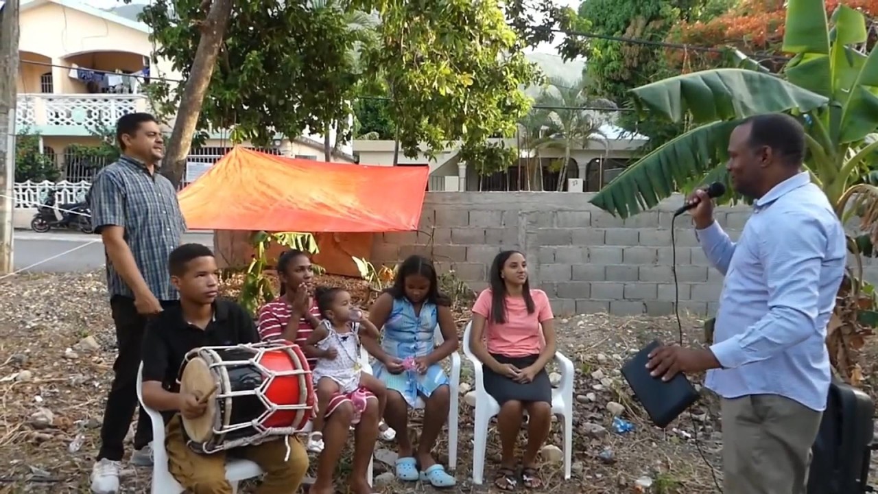 Sacaron al Pastor de la Iglesia por que No tenía Dinero sin Pensar que pasaría esto. PELICULA COMPL.