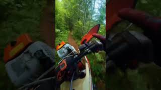 Narrow trail? Full throttle anyway 😎#hardenduro #fullsend #nobrake #ktm
