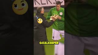 When outfield players play as goalkeepers 😲
