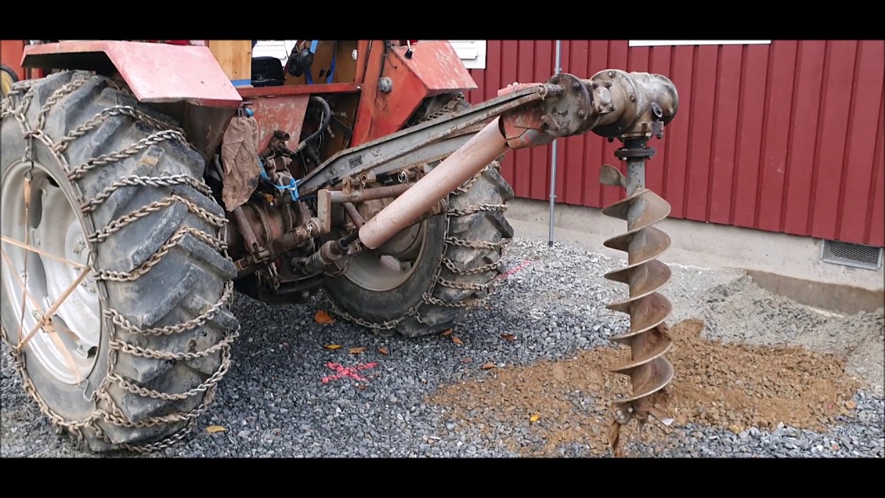 Massey Ferguson 723 post hole digger jordborr - YouTube