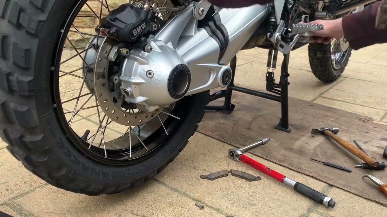 Bmw r1200gs rear brake pads change