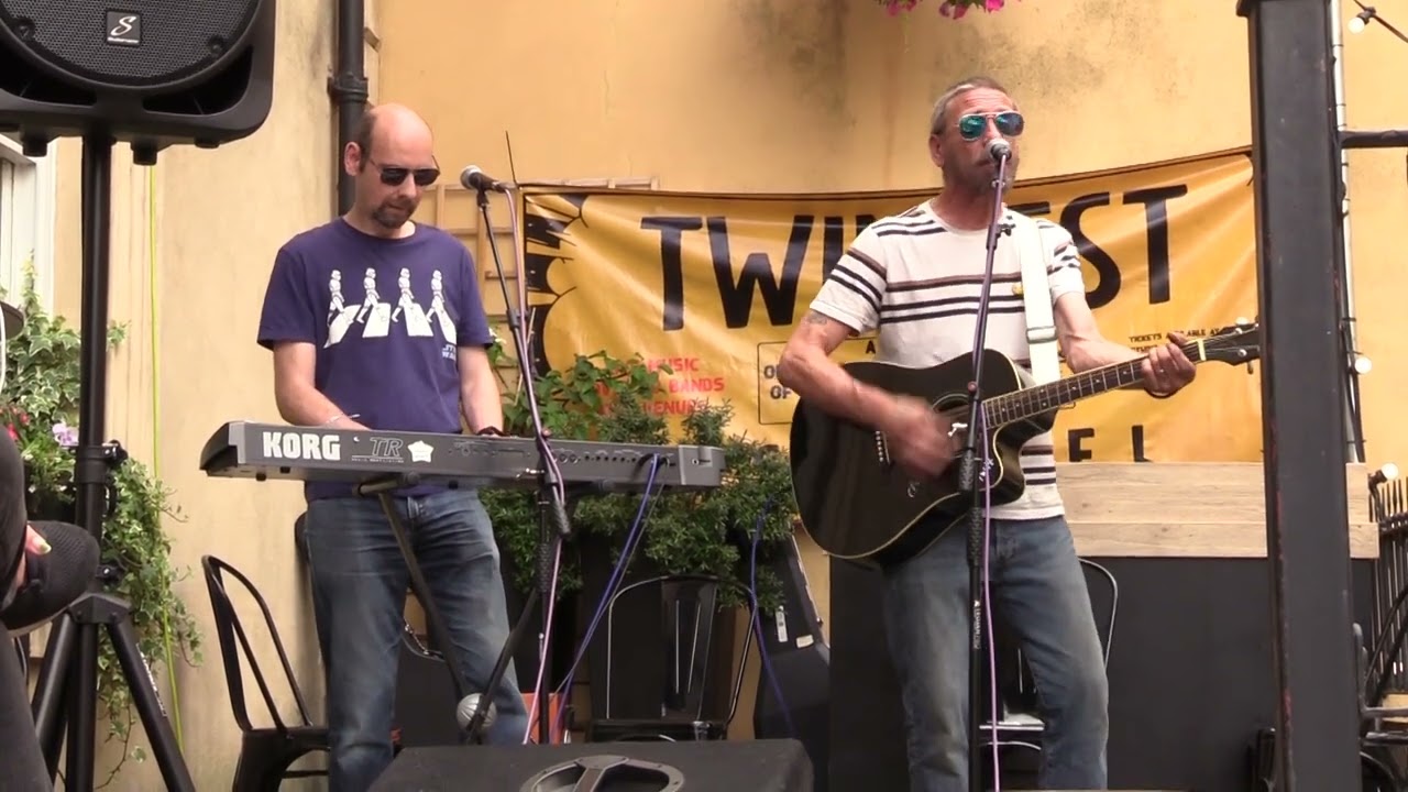 Twinfest 2023 - @ V and B - 04 - Mikee Carr Esq.