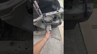 2006 Nissan Sentra radiator support