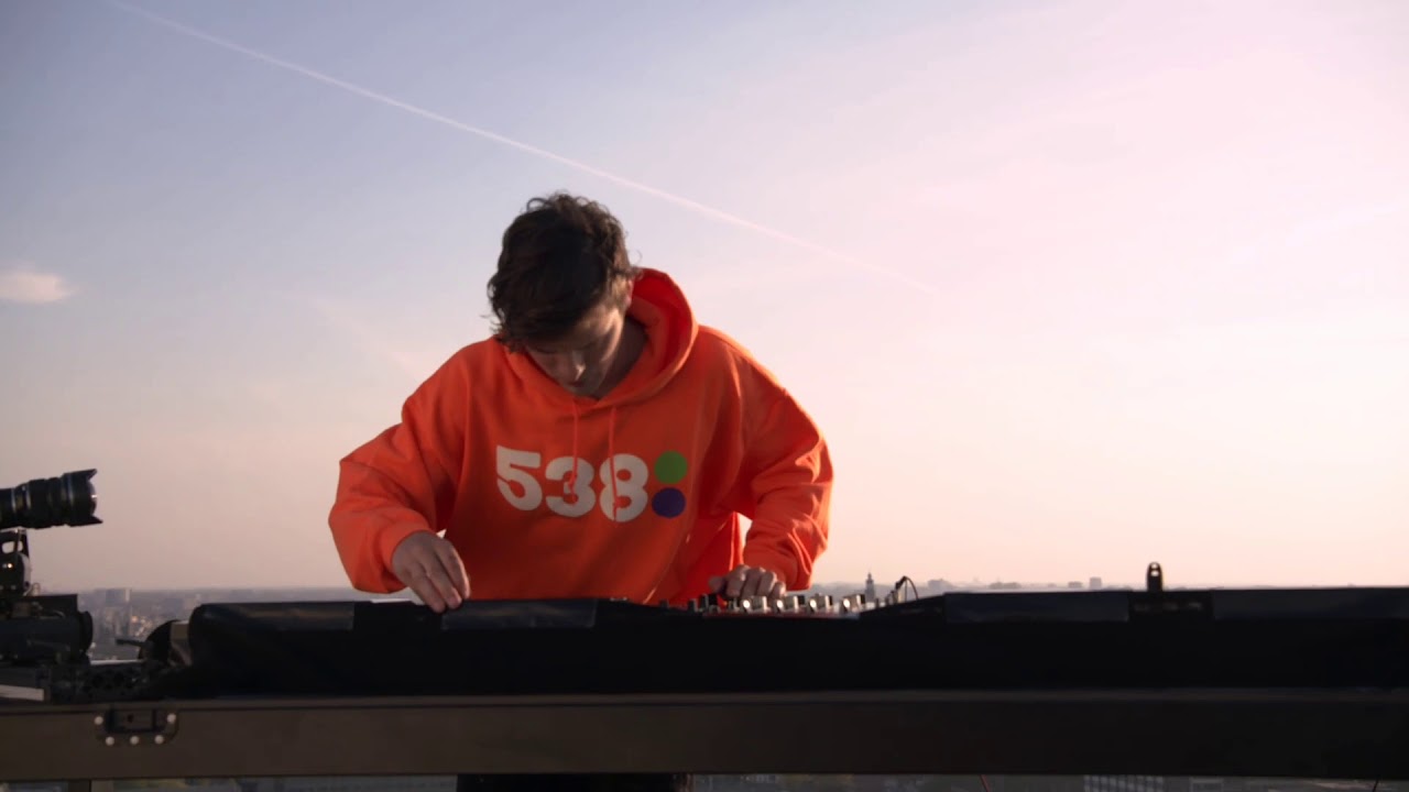 Martin Garrix festejó desde las alturas de la torre A'dam en Holanda el 