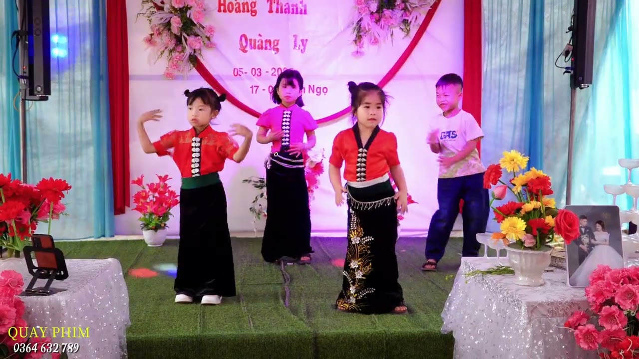 MÚA TIẾNG KHÈN MÙA BAN NỞ ĐỘI VĂN NGHỆ NHÍ BẢN ĐÁN MÚA CỰC XINH ĐẸP 