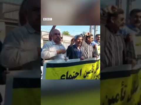 شماری از بازنشستگان تامین اجتماعی در شوش و اهواز در استان خوزستان تجمع اعتراضی برگزار کردند