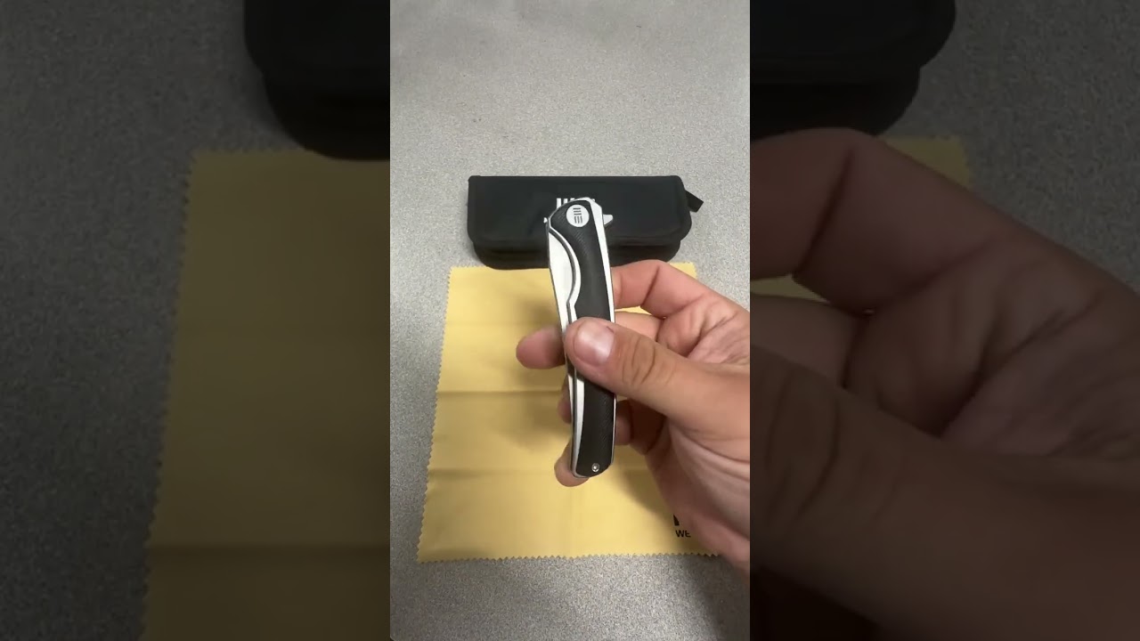 The WE Knife 704X is built tough with a D2 tool steel blade for superior edge retention and