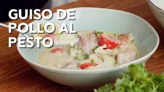 Receta keto: Guiso de pollo y calabacín al pesto