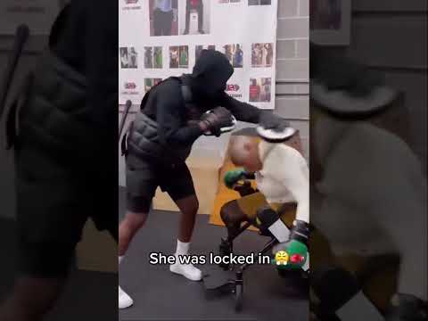 woman boxing 🥊