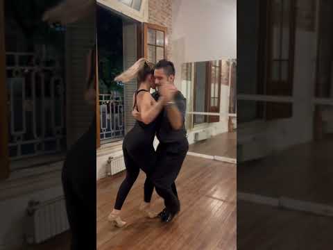 Jeannette Erazú y Leandro Capparelli ensayando en bs as