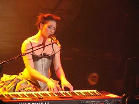 Amanda Palmer - "I Want You, But I Don't Need You"