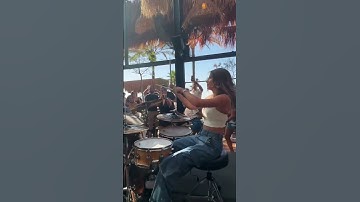 Krystine Bejjani x Hugel – I Adore You 🥁🔥 Live energy