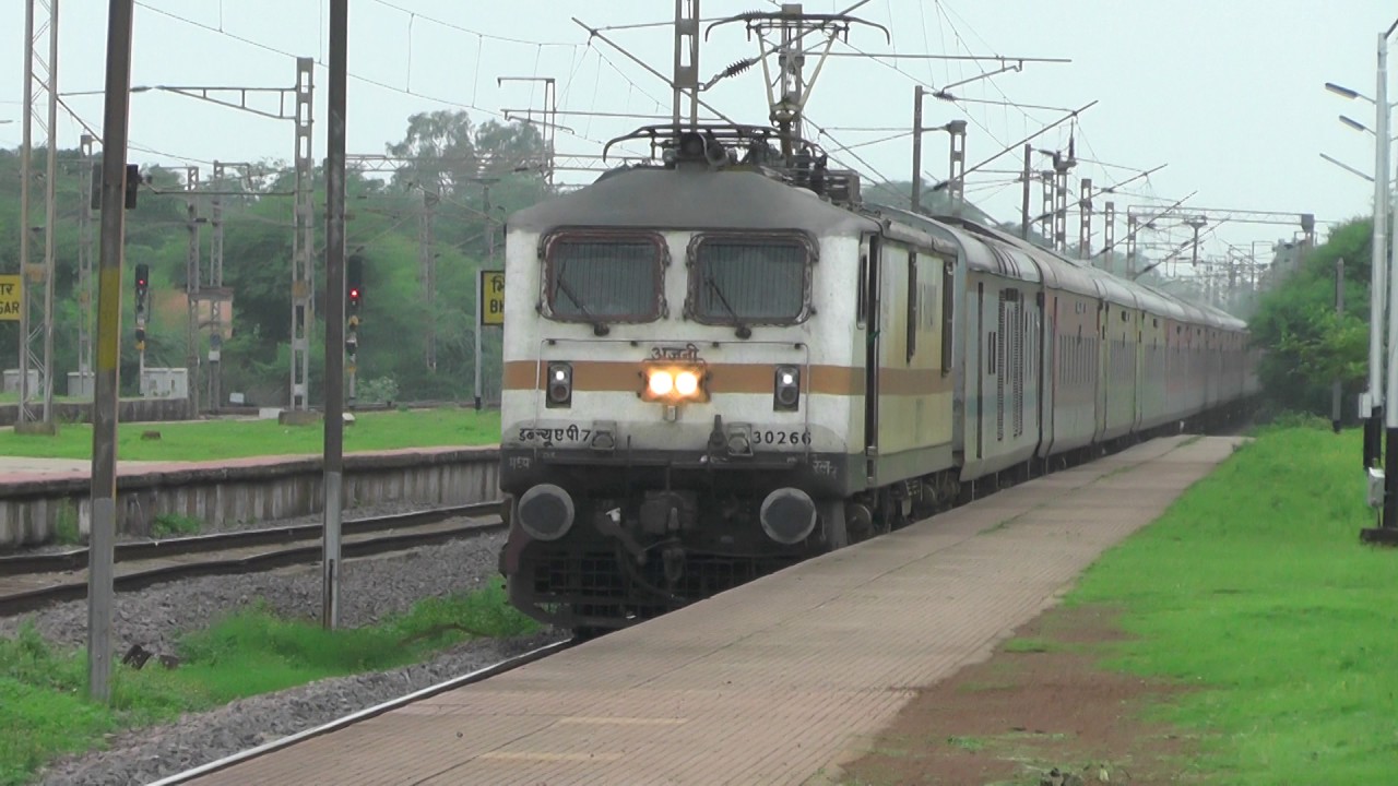 12442 NDLS - BSP Rajdhani Express Skipping Bhilai Nagar (BQR) at Full ...