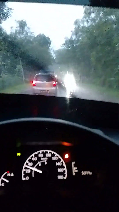 STORYWA NYETIR MOBIL WAKTU HUJAN