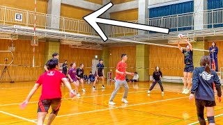 (Volleyball match) A set to the fast left side is the strongest