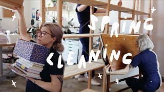 reorganizing my art studio cause I wanna feel whole
MOFT Carry Sleeve/Laptop Sleeve: https://bit.ly/3V8NfEo
you can use my discount code: Fran10
0:00 hello!
0:09 cleaning my art supply drawers
3:23 thank you MOFT #ad
4:45 whats in my art supply drawers
15:57 found a sofa for my studio
18:40 unwinding
19:35 tiny haul
20:10 reorganizing my studio
the cero alcohol store is called Minus Moonshine
https://minusmoonshine.com/
the book I was reading is called El Utero es del Tamaño de un Puño, by Angelica Freitas and its really really good
✦ support me on patreon!
For behind the scenes into all the projects Im working on right now, more sketchbook tours, chonky Q&As, daily Lens, podcast-newsletter and more! : - ) https://www.patreon.com/frannerd
✦ follow me
Ig: @frannerd
Online shop https://wearenicehumans.com
Portfolio www.frannerd.cl
✦ video credits
Thank you so so much to super Kevin for writing the spanish subtitles!
All the music comes from Epidemic Sound
Camera: Canon EOS M6 mark II with a 22mm lens
I use DaVinci Resolve for editing!
Things you dont know about this video: I really really like you if you got the Gilmore Girls reference. Also, during the past two weeks Ive been having the worst cold of my life that turned into a sinus infection (this is why I havent uploaded in a while!). Also: Ive been into cero alcohol drinks to the point Im barely drinking now, Im so happy most places are now offering delicious options now!
Im reading poetry now! (first time in my life) please recommend me your favorite poetry books, I wanna expand my horizons : - ) reorganizing my art studio cause I wanna feel whole
