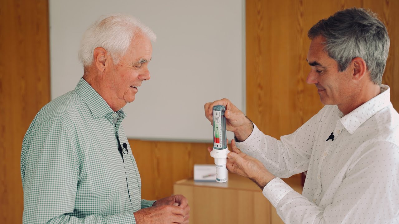 Training IN-CHECK Dial G16 mit Dosieraerosol mit 70-jährigem Patienten ...