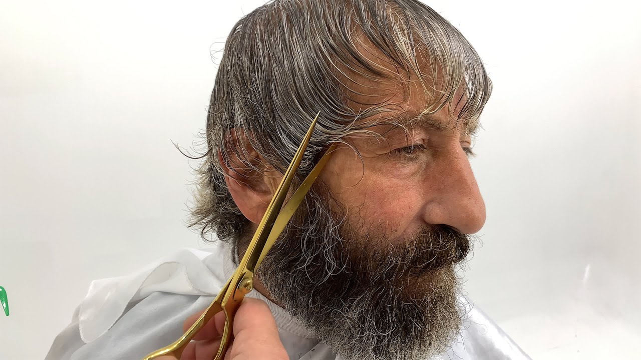 Трансформация человека, едящего хлеб, в сторону отходов