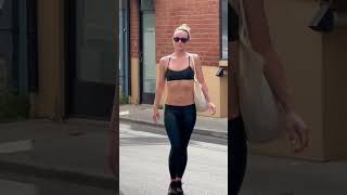 Olivia Wilde Shows Off Abs