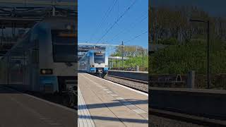 Protos 5035 met een erg enthousiaste machinist met 2 tyfonen en lichtgroeten van station Hoevelaken!