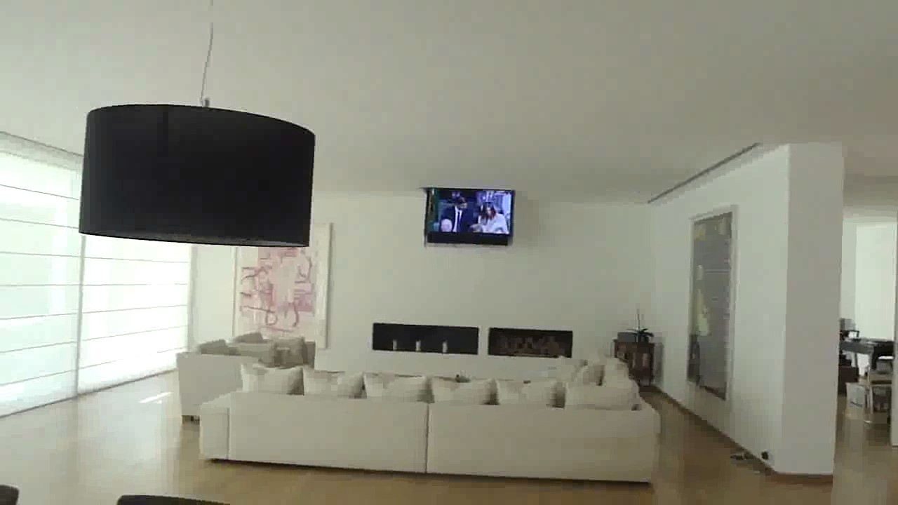 Tv moving chrt staffe tv motorizzate da soffitto youtube Tv scomparsa soffitto