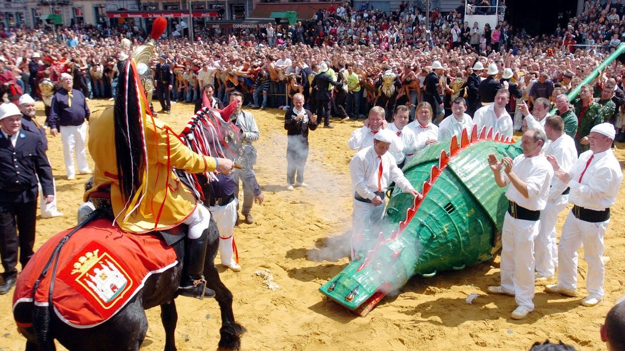 Grand doudou Mons 2024 sur la grande place 😻