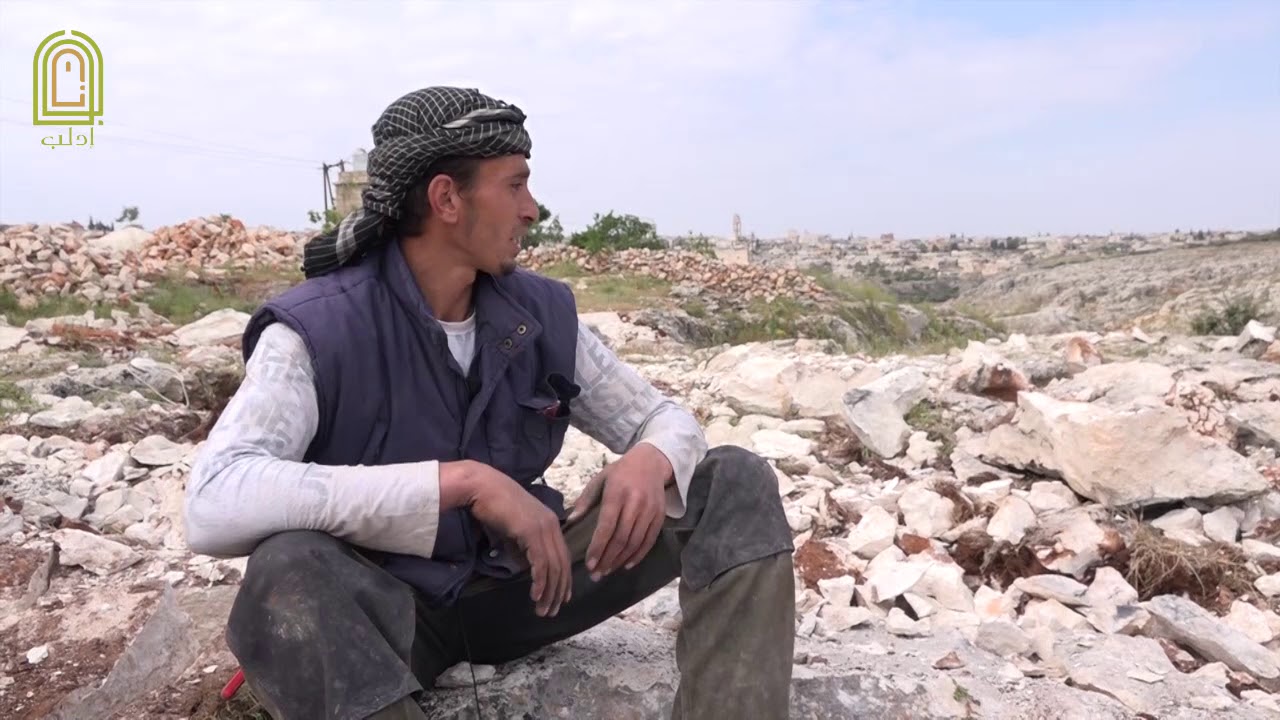 #بوابة_إدلب |شاهد كيف يتم تقطيع حجار الجبل وتحويلها إلى مواد للبناء