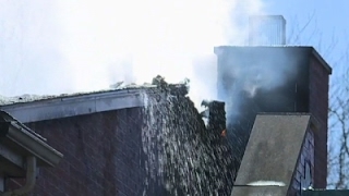 Strong Winds Pummel Great Lakes Region