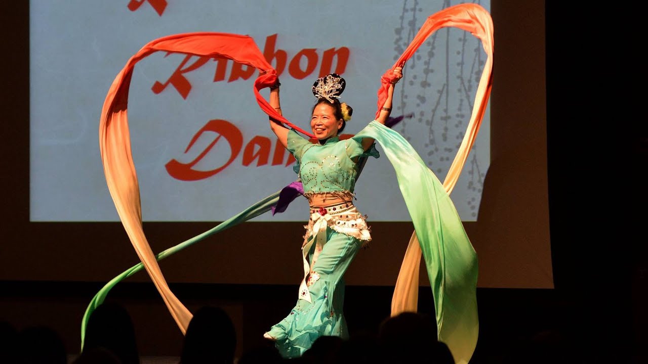 Kids in the Rotunda - Blue Willow Chinese Dance