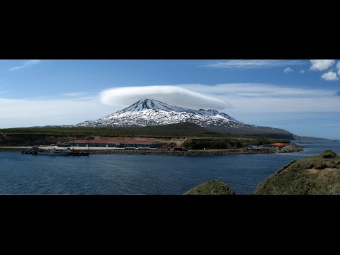 Video: Vulkaan Tyatya - die vuurspuwende berg van Kunashir-eiland