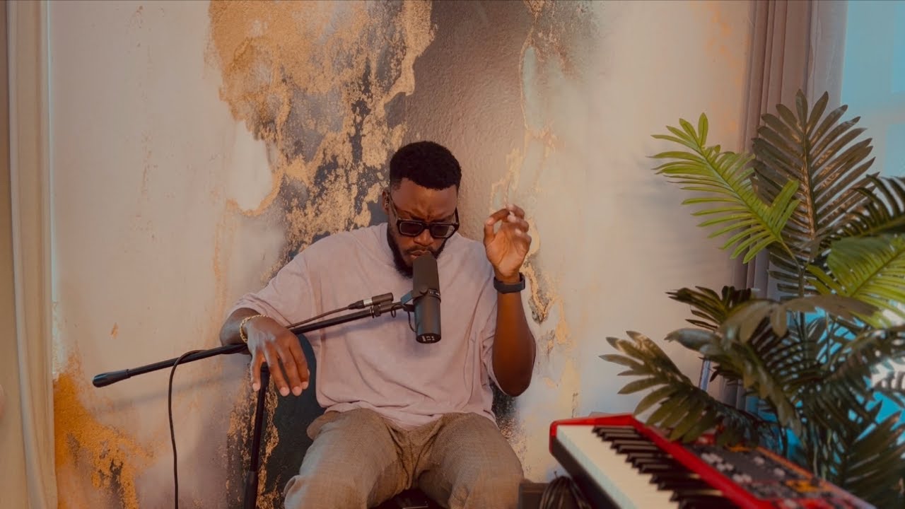 ll Est Un Nom, Un Nom Beni Et Saint - 22 Echo des Elus