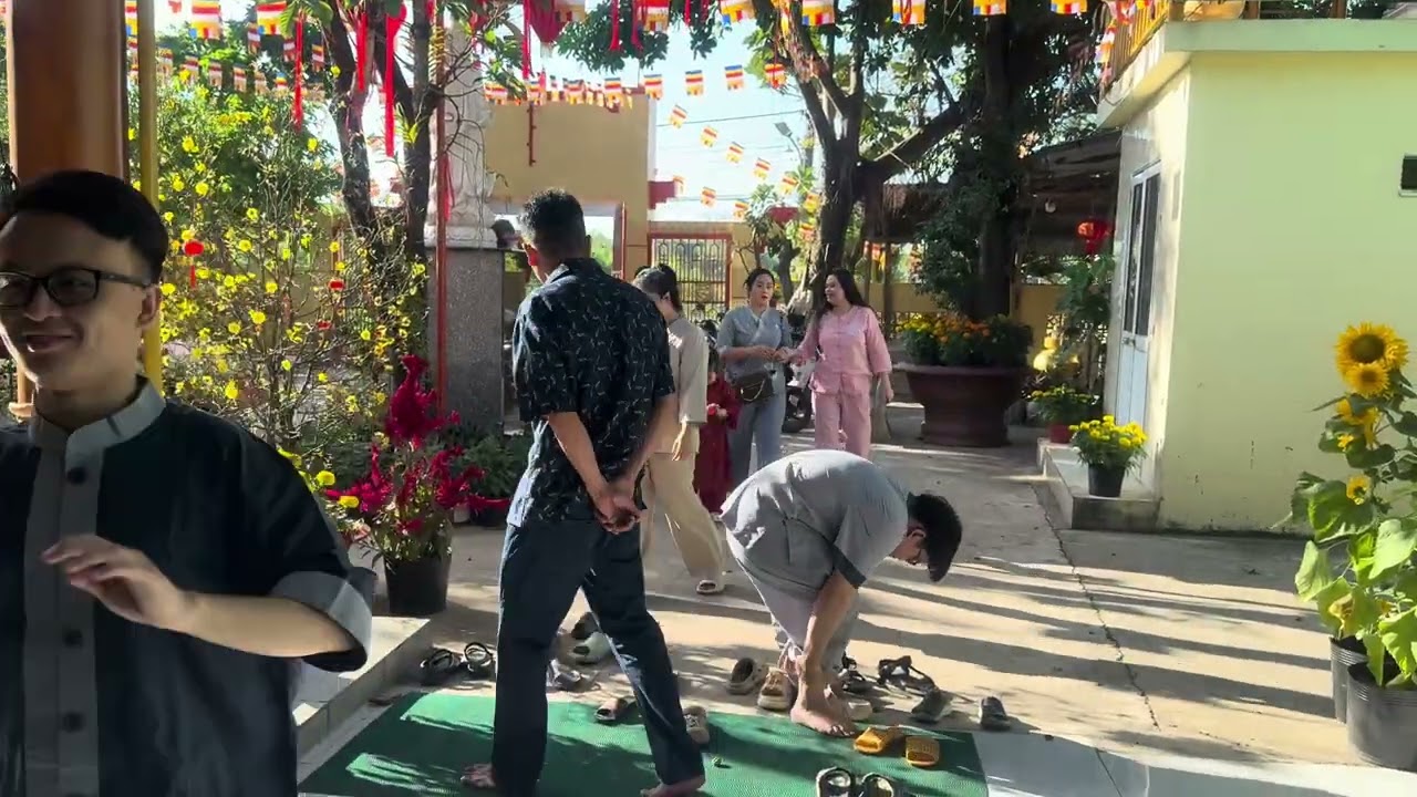 Chùa Pháp Hải sáng mồng 1 tết 