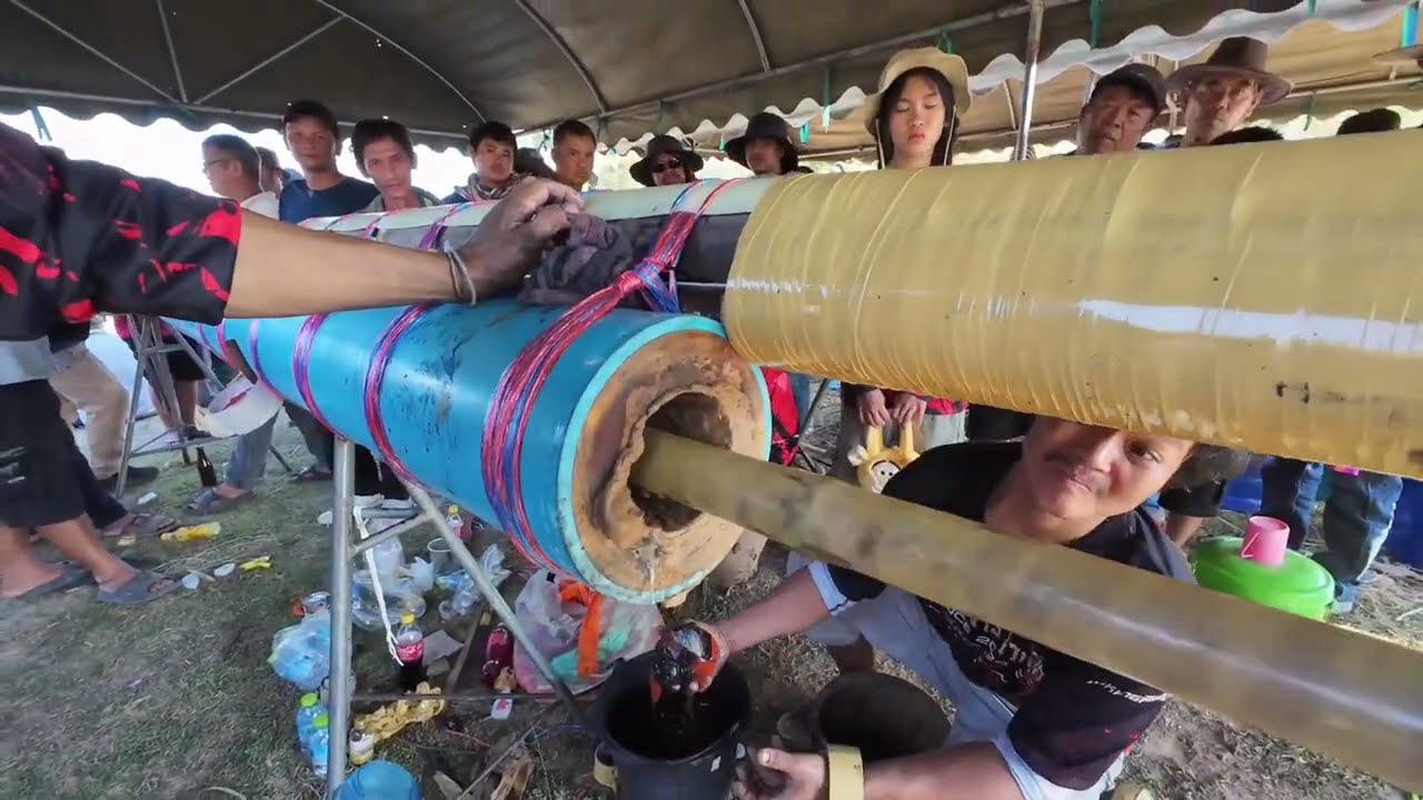 บั้งไฟล้าน ขวัญใจมหาชน ทีมงานแอ๊ดเทวดา บ.ธาตุ อ.วาริชภูมิ