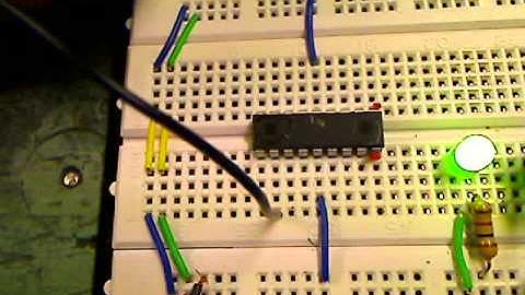 Garage of Evil - Picaxe download circuit