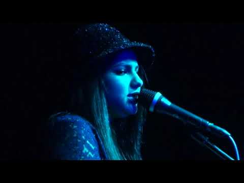 Bollywood Tinto Featuring Aarti Dabale