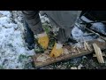 Un couteau, des allumettes, un feu dans la neige. Version courte