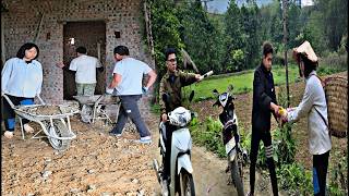 The police arrived just in time. The younger brother was robbing a 17-year-old pregnant girl.