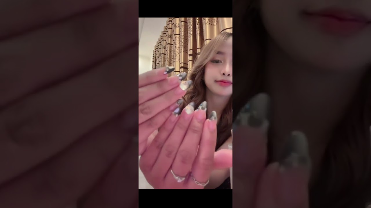 Live blunder . adek nya lupa gk pakai celana 😂