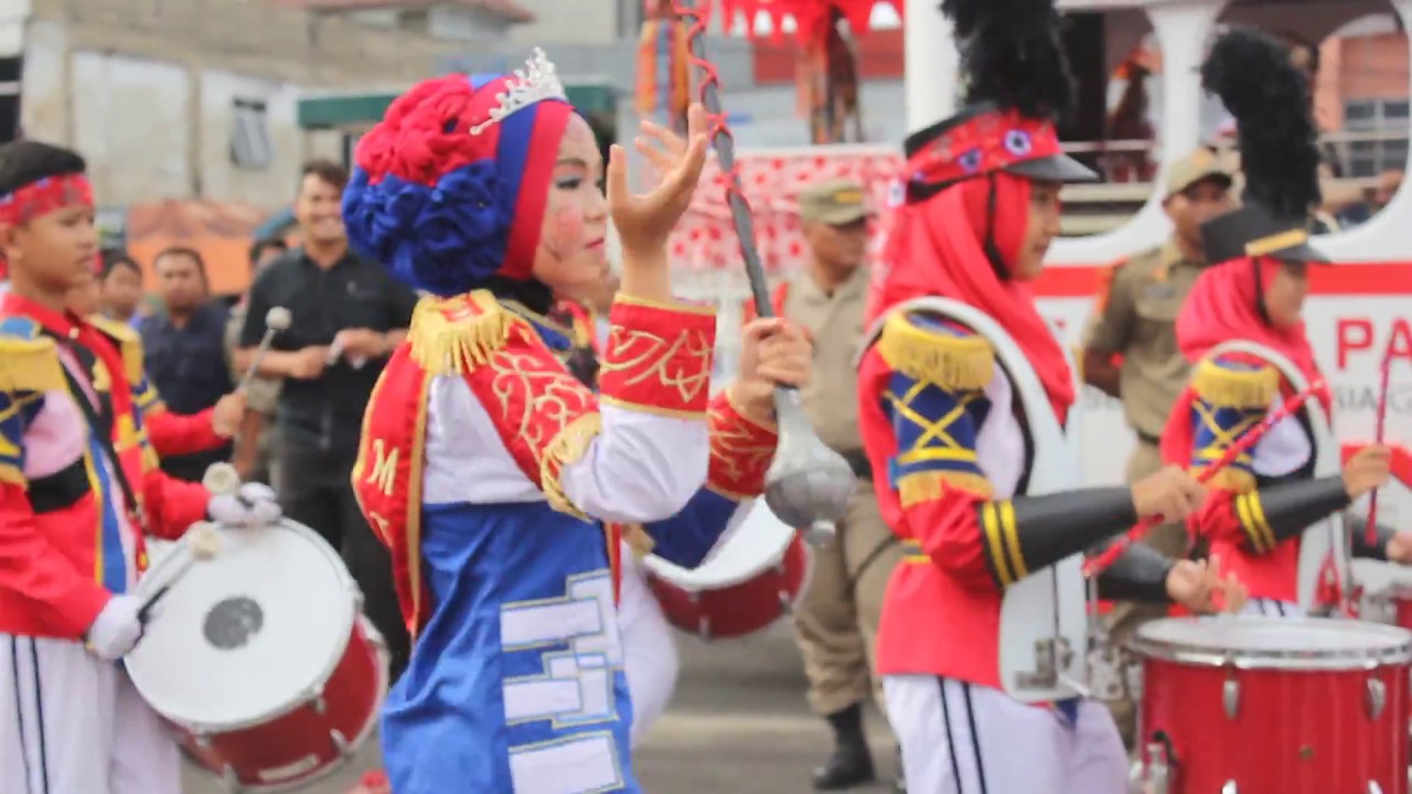 Karnaval Batik Besurek 2017 - Drum Band MTs-N 1 Kota Bengkulu (no edit)