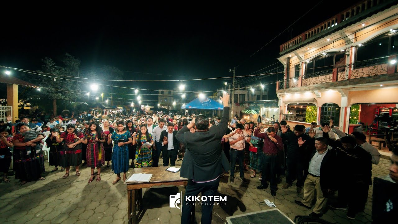 Kervin Medrano| predica desde la plaza central de Xejuyup