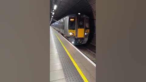 Heathrow Express Class 387 arriving at Heathrow Terminals 2 & 3