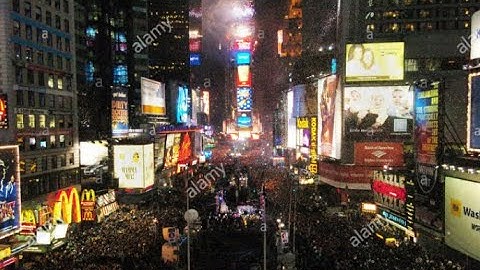 Times Square Ball Drop 2004-05 (HD)