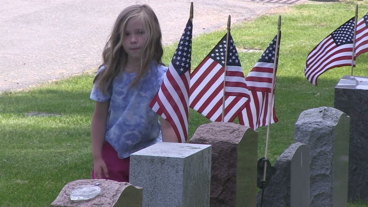 Volunteers Place Flags on Veteran's Graves Ahead of Memorial Day ...