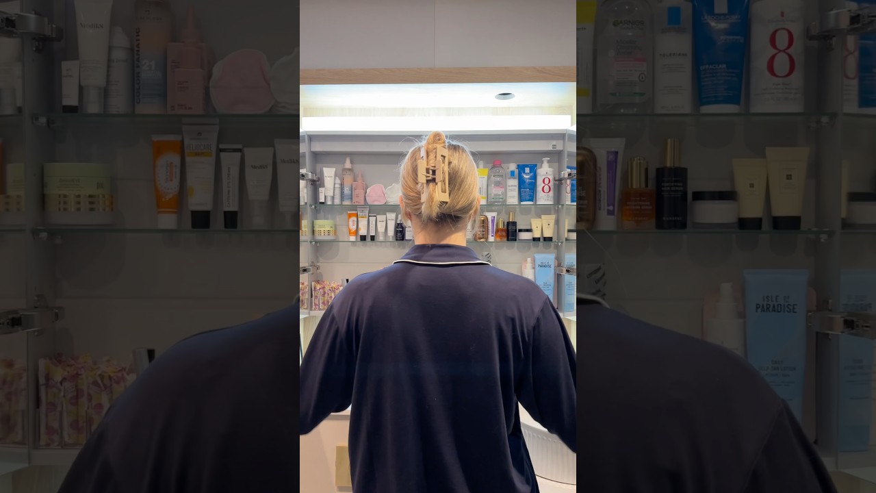 Time to have a clear out in my skincare cabinet 🧖‍♀️🤍 some products AD-gifted 🫶 